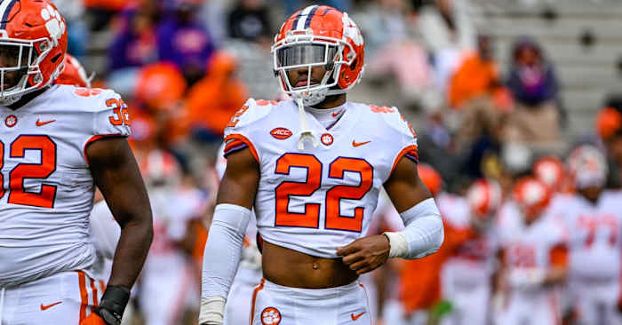 Clemson LB Trenton Simpson